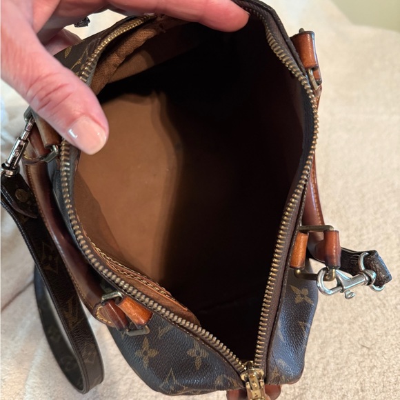 Louis Vuitton Brown Monogram Satchel with Iconic Design - Picture 2 of 5